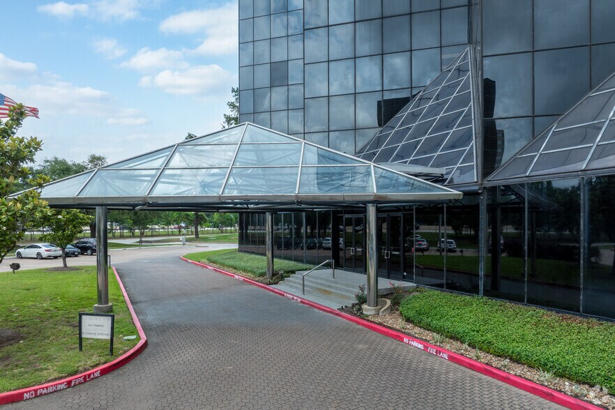 More Photos Of 1111 N Loop W, Houston Office For Lease