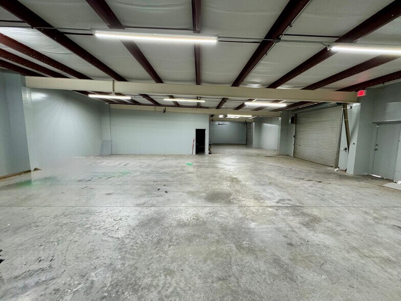 More Photos Of 11330 Tamiami Trl E, Naples Freestanding For Lease