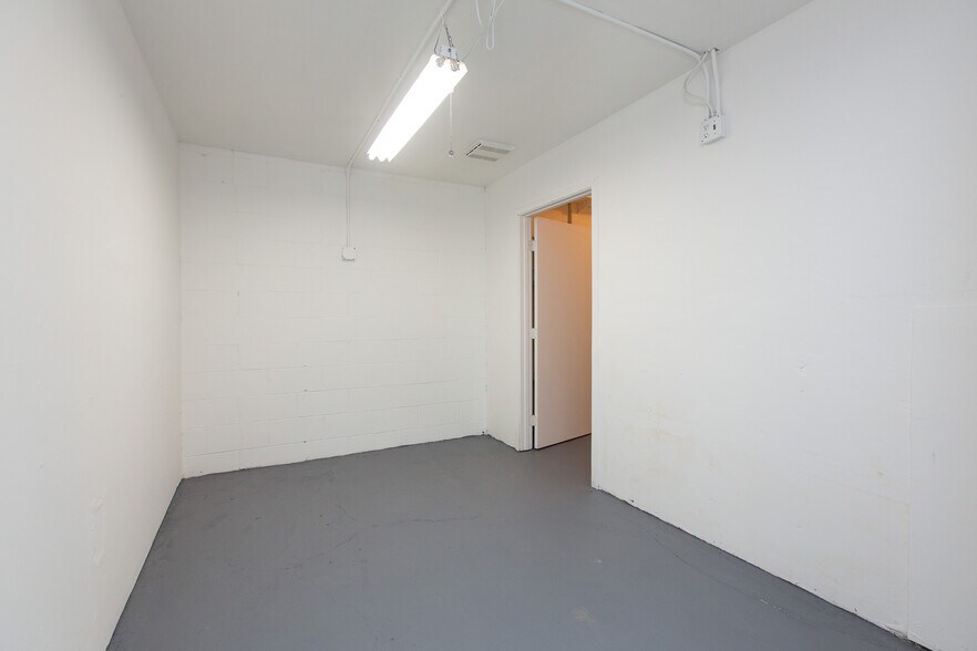 More Photos Of 1248 S Fairfax Ave, Los Angeles Light Manufacturing For Sale