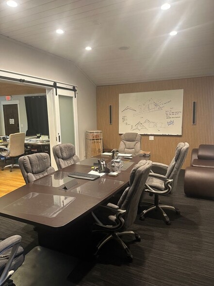 More Photos Of 1320 Haywood Rd, Greenville Office For Sale