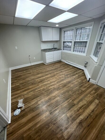 More Photos Of 157 Smith St, Newark Storefront Retail Office For Sale