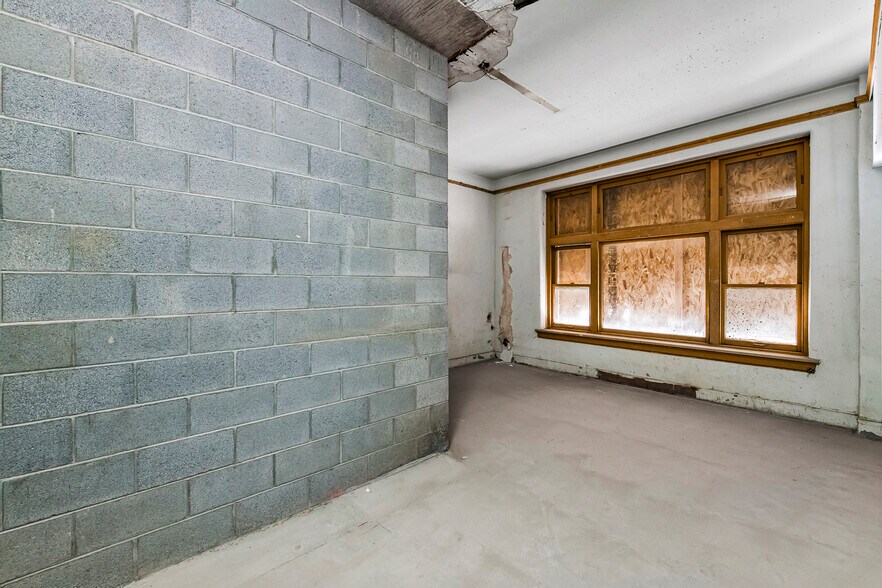 More Photos Of 502 S Main St, Rock Springs General Retail For Sale