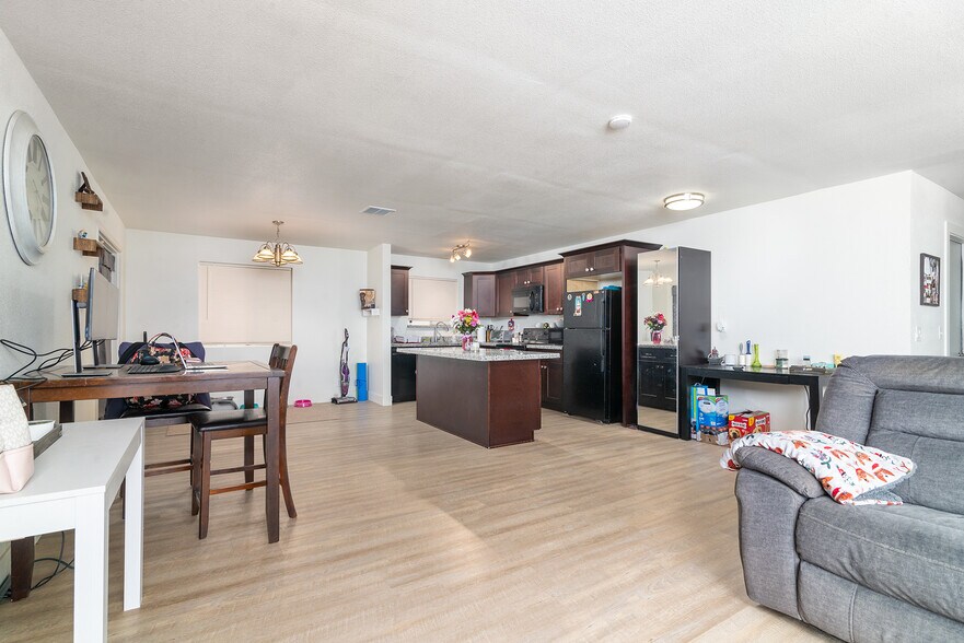 More Photos Of 528 W La Jolla Dr, Tempe Apartments For Sale
