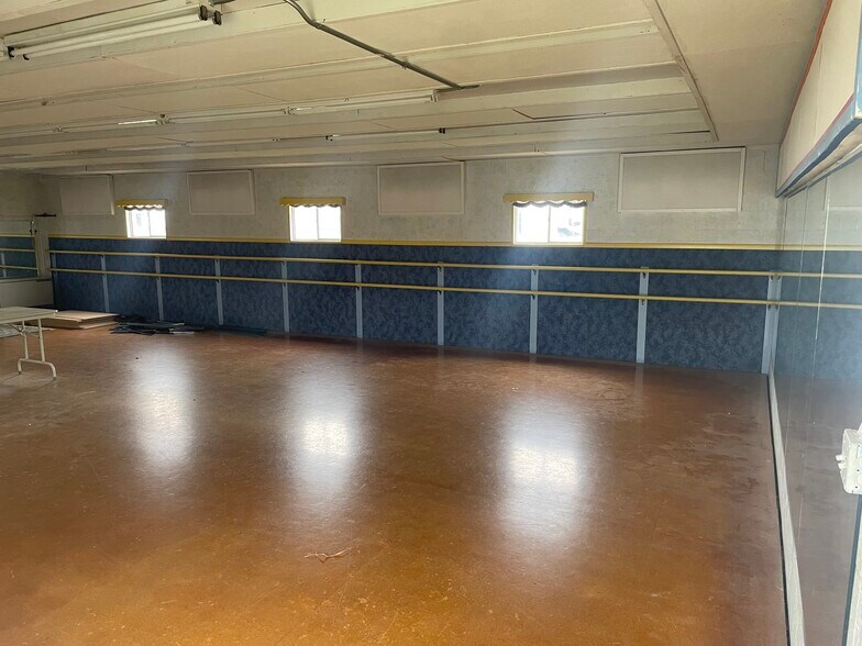 More Photos Of 370 N State St, Shelley Storefront Retail Residential For Lease