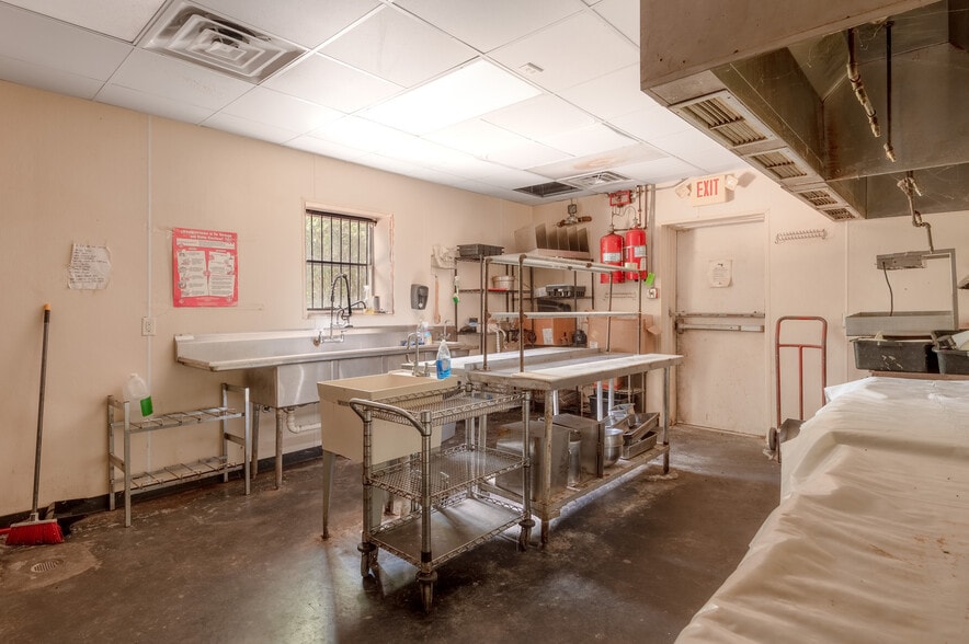 More Photos Of 614 Highway 190, Huntsville Restaurant For Sale