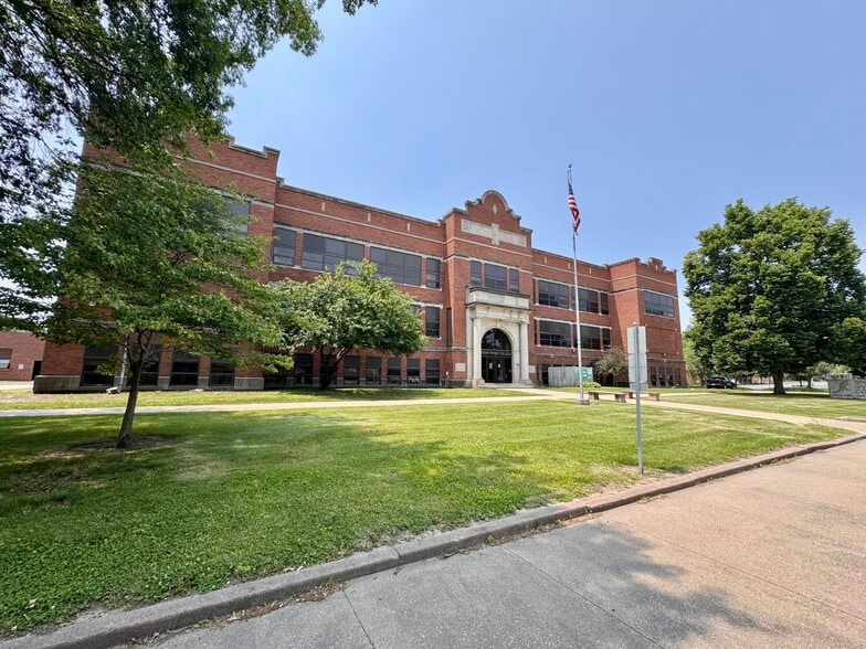 Primary Photo Of 208 S Johnson St, Macomb Schools For Sale