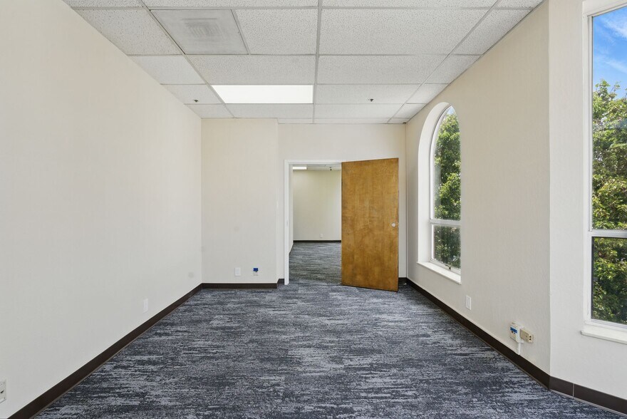 More Photos Of 301 Grand Ave, South San Francisco Office For Lease