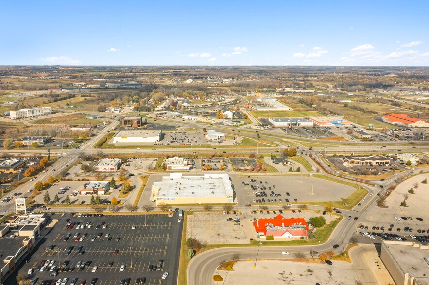 More Photos Of 4411 W Wisconsin Ave, Appleton Freestanding For Sale