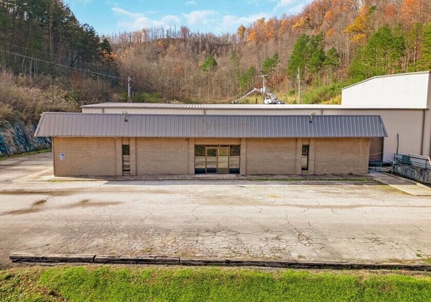 More Photos Of 6546 N KY Highway 15, Hazard Showroom For Sale