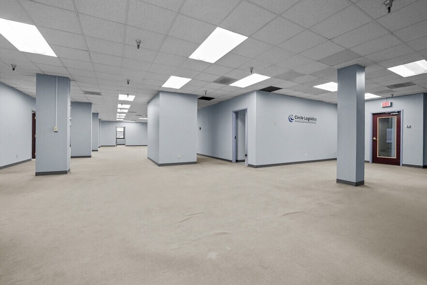 More Photos Of 301-309 W Washington St, Indianapolis Office For Lease