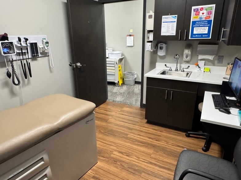 More Photos Of 5901 N 27th St, Lincoln Medical For Lease