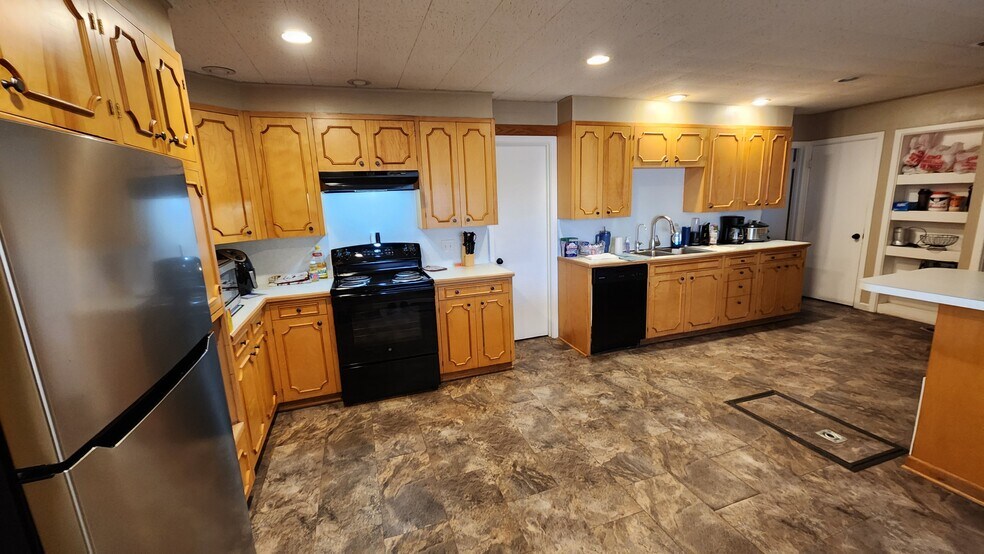 More Photos Of 9300 W County Road 60, Midland Flex For Sale