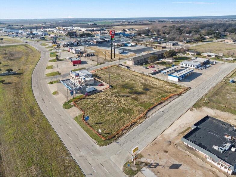More Photos Of 105 NW Interstate 35, Hillsboro Land For Lease