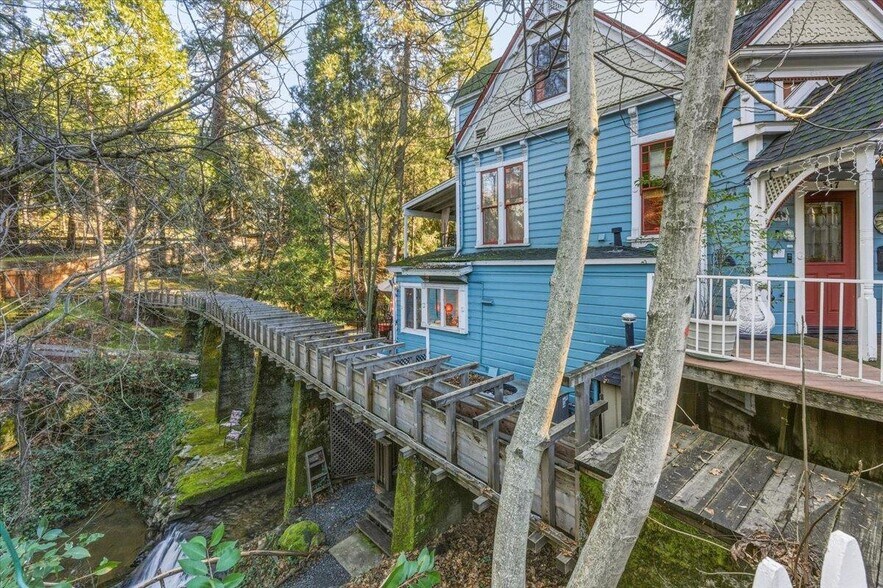 More Photos Of 301-317 S Pine St, Nevada City Hotel For Sale