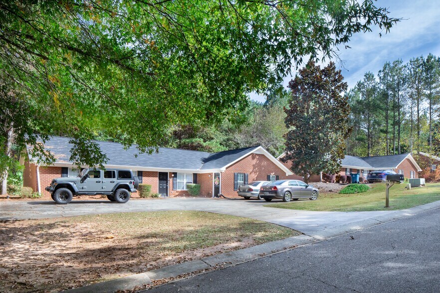 More Photos Of 100-202 Oak Bluff Dr, Athens Apartments For Sale