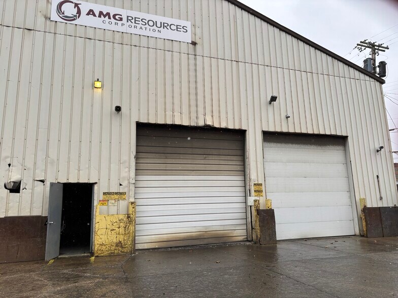 More Photos Of 66 35th St, Wheeling Warehouse For Lease
