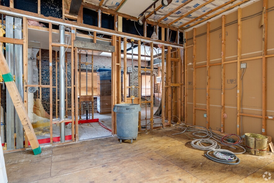 More Photos Of 337-339 1/2 N Brand Blvd, Glendale Storefront For Lease