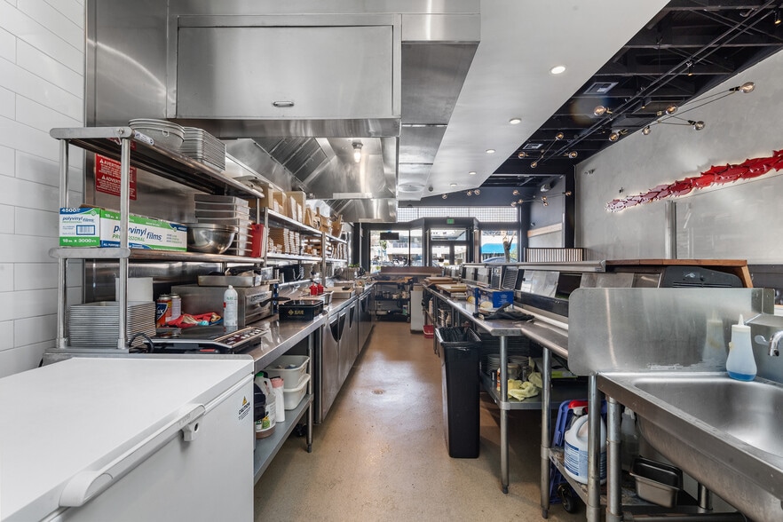 More Photos Of 2144-2146 Colorado Blvd, Los Angeles Restaurant For Sale