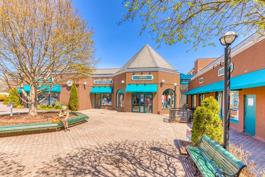 More Photos Of 165-181 7th St, Garden City Freestanding For Lease