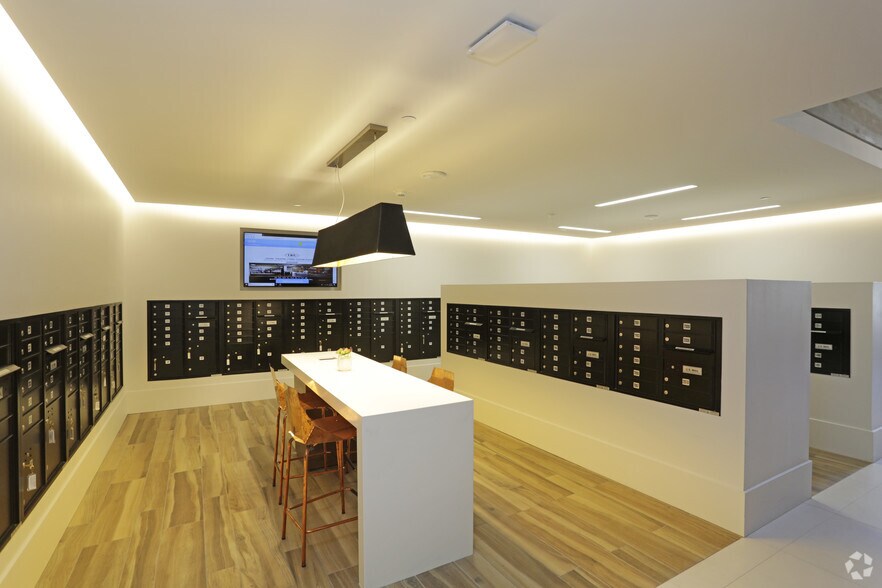 More Photos Of 1501 Island Ave, San Diego Apartments For Lease