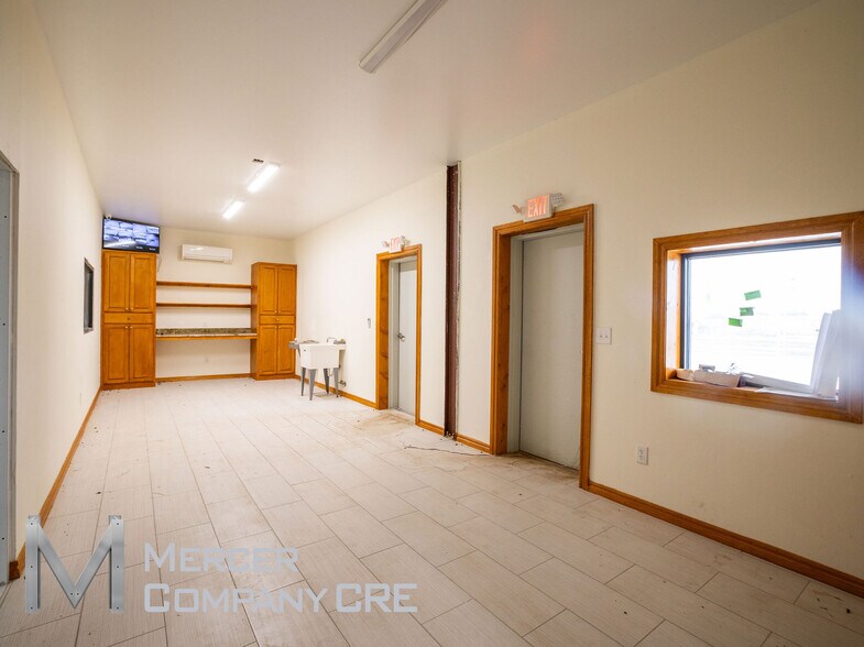 More Photos Of 6600 S I 35 Service Rd, Oklahoma City Flex For Lease