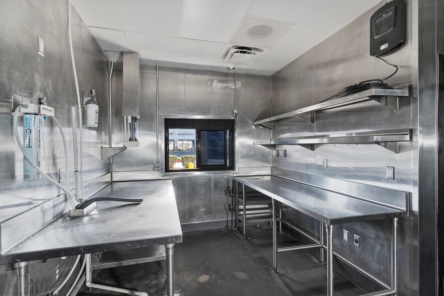 More Photos Of 221 N Stephanie St, Henderson Restaurant For Lease