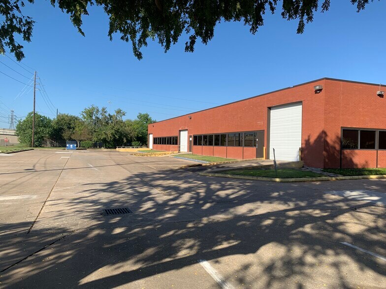 More Photos Of 10595 Westoffice Dr, Houston Light Distribution For Sale