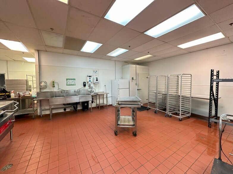 More Photos Of 11171 Horseshoe Way, Richmond Light Manufacturing For Sale