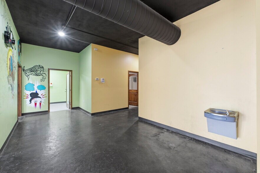 More Photos Of 1445 S Glenstone Ave, Springfield General Retail For Lease