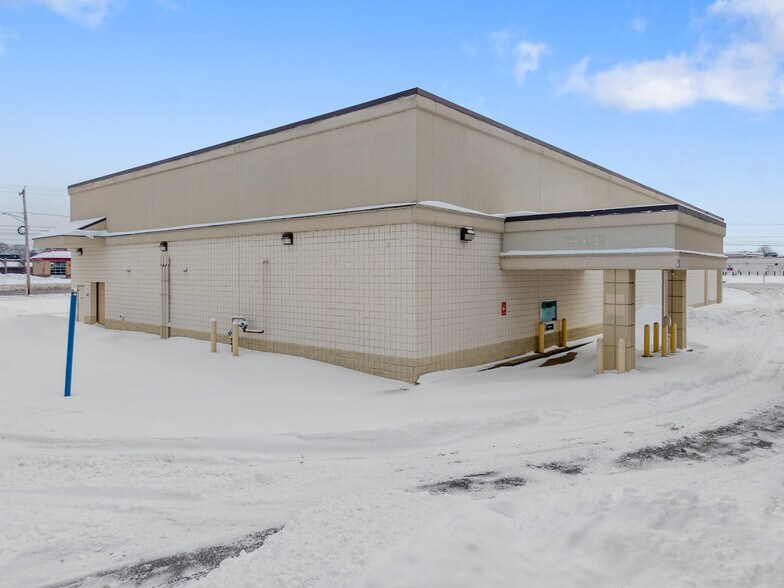 More Photos Of 7939-7973 Brewerton Rd, Cicero Drugstore For Lease