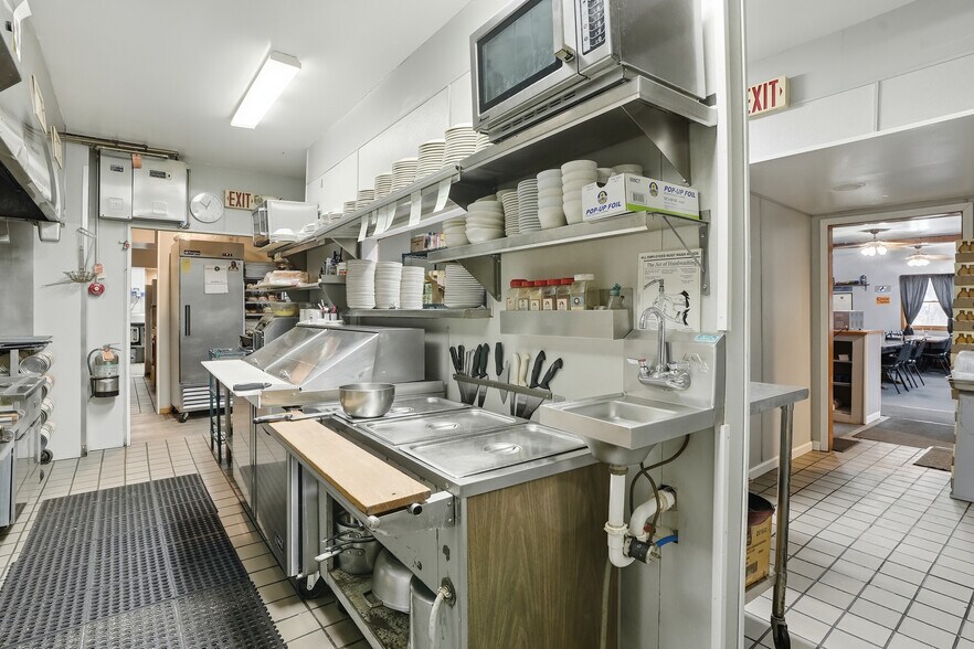 More Photos Of 4020 E Old US 30, Hamlet Restaurant For Sale