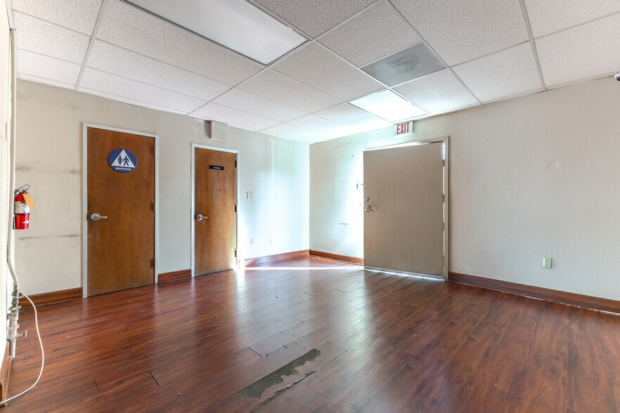 More Photos Of 1020 W Magnolia Blvd, Burbank Warehouse For Lease