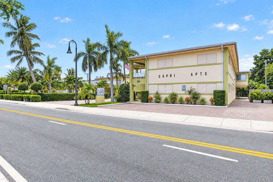More Photos Of 905 N Federal Hwy, Lake Worth Beach Hotel For Sale