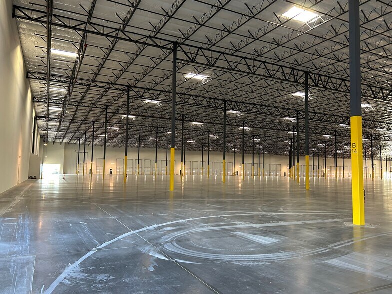 More Photos Of 450 E Germann Rd, Gilbert Warehouse For Lease
