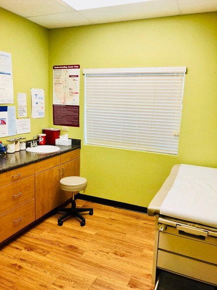 More Photos Of 1229 Creekway Dr, Sugar Land Medical For Lease