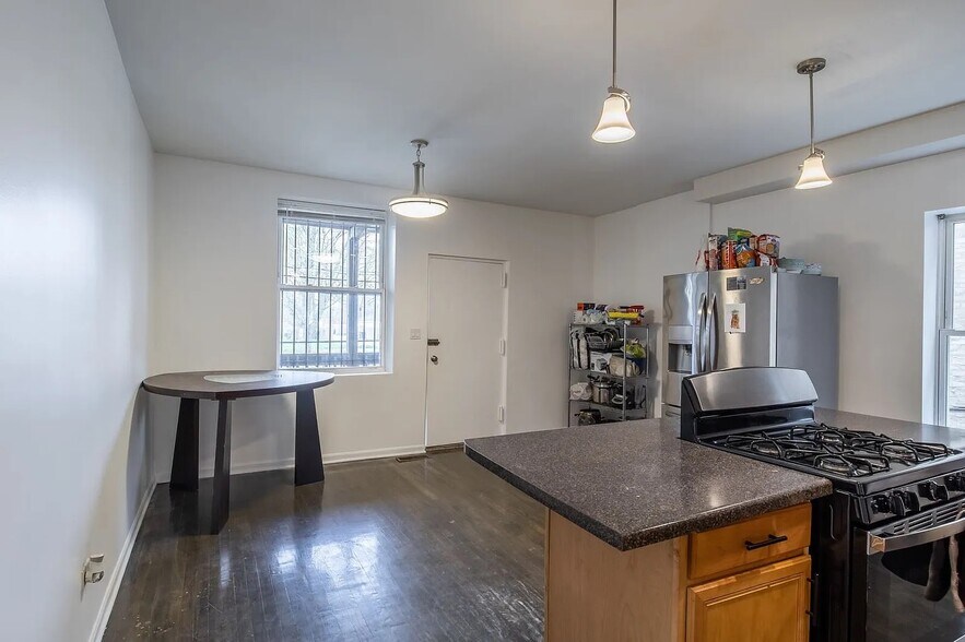 More Photos Of 108 N Hamlin Blvd, Chicago Apartments For Sale