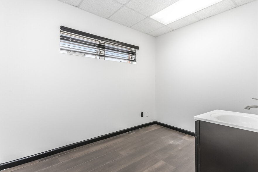 More Photos Of 816 Hempstead Tpke, Franklin Square Office For Lease