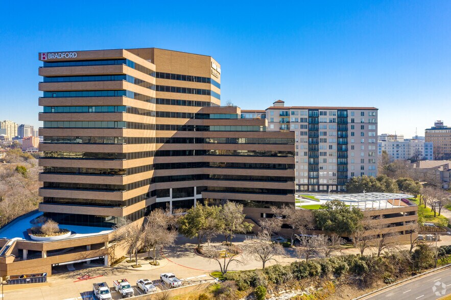 More Photos Of 3100 McKinnon St, Dallas Office For Lease