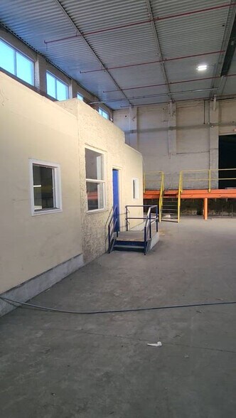 More Photos Of 730 N Main St, Waterbury Warehouse For Lease
