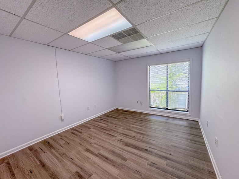 More Photos Of 875 Old Roswell Rd, Roswell Office For Sale