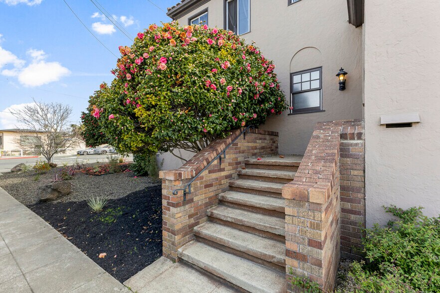 More Photos Of 2900 Barrett Ave, Richmond Multifamily For Sale