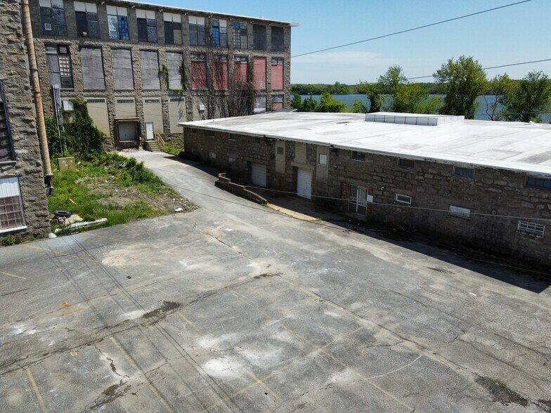 More Photos Of 109 Howe St, Fall River Warehouse For Lease