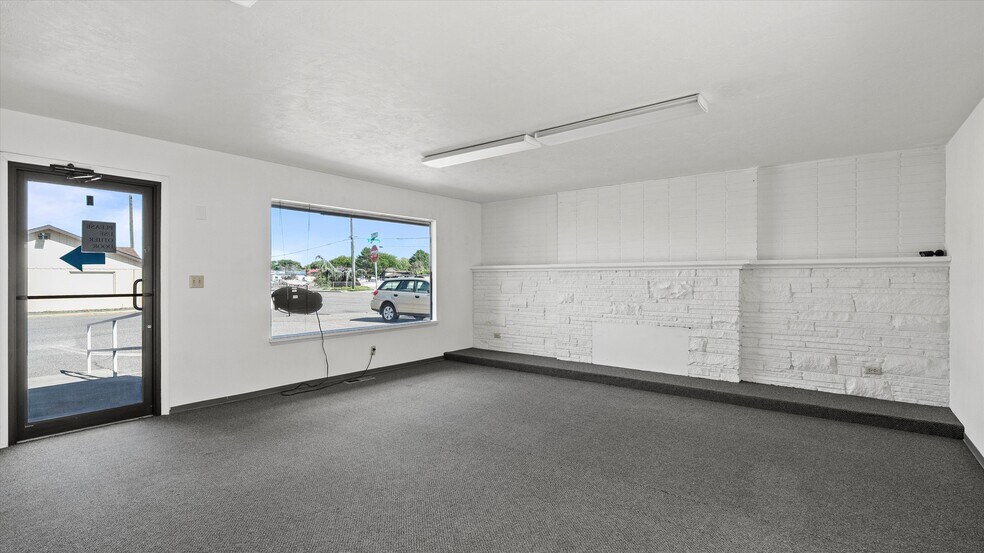 More Photos Of 5804 W Clearwater Ave, Kennewick Freestanding For Sale
