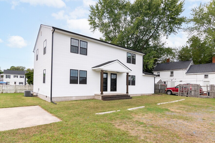 More Photos Of 105 E Adams St, Georgetown Apartments For Sale