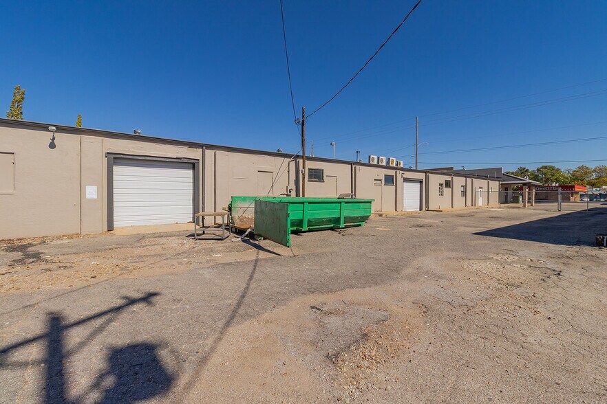 More Photos Of 1627 S Hillside St, Wichita Freestanding For Sale