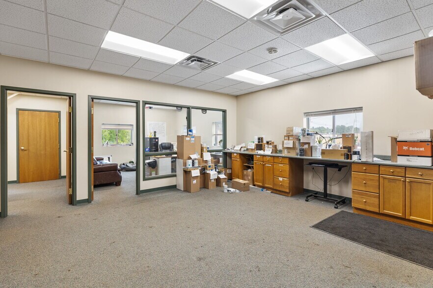 More Photos Of 26 Bixby Ave, Middleton Warehouse For Lease