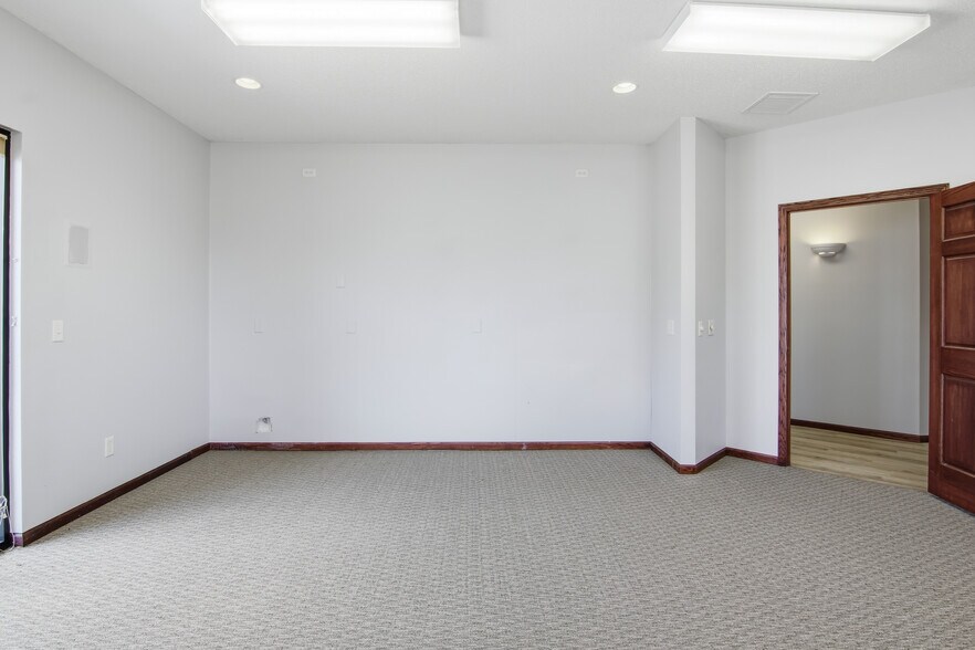 More Photos Of 2108 S Broadway St, Menomonie Office For Sale