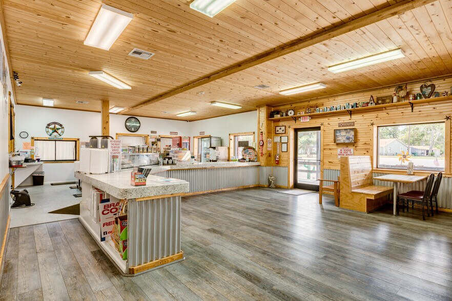 More Photos Of 714 N Main St, Sweeny Restaurant For Sale