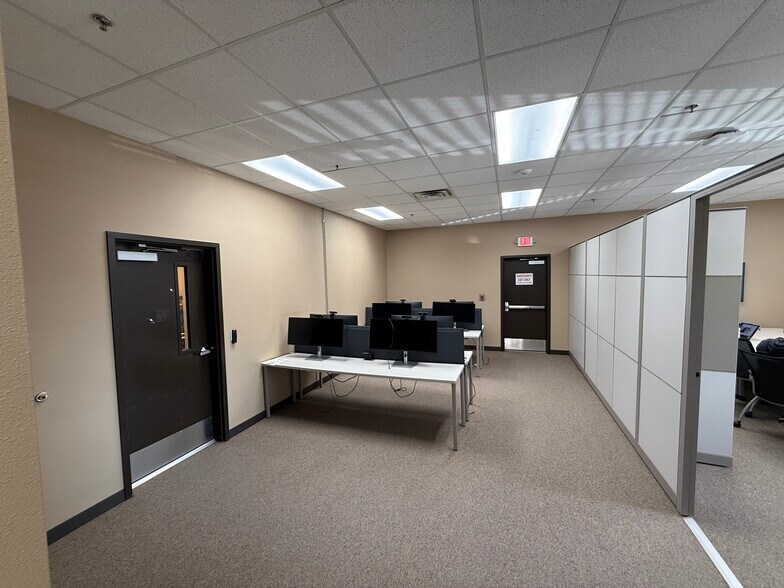 More Photos Of 2501 SE Otis Corley Dr, Bentonville Flex For Lease