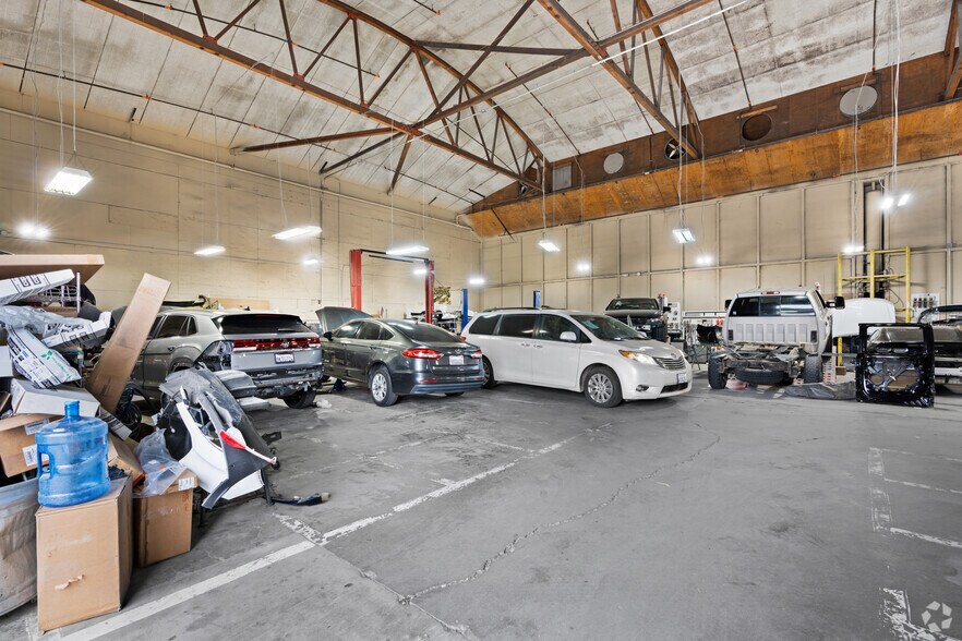 More Photos Of 320 Hillcrest Rd, Hollister Showroom For Sale